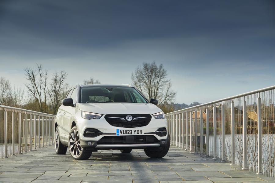  Vauxhall Grandland X Hybrid4 2020 года  (фото 18 из 40)